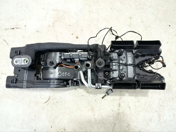 Bentley Gebläsegehäuse OEM 4M0820004 - Gebraucht image 3