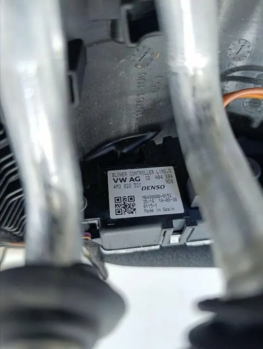 Bentley Gebläsegehäuse OEM 4M0820004 - Gebraucht image 8