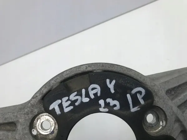 Tesla OEM 104437100D Voor linker schokdemperbevestiging image 3