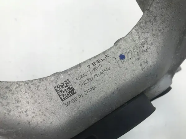 Tesla OEM 104437100D Voor linker schokdemperbevestiging image 4
