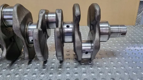 VW CRAFTER 2.5TDI Vevaxel 076105101 image 4