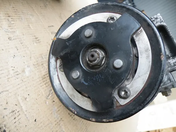 Compressore Aria Condizionata Audi A6 C6 2.0 TDI - Danneggiato image 5