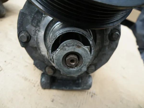 Compressore Aria Condizionata Audi A6 C6 2.0 TDI - Danneggiato image 7