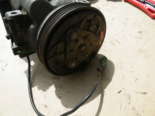 Compressore Aria Condizionata Audi A6 C6 2.0 TDI - Danneggiato image 9