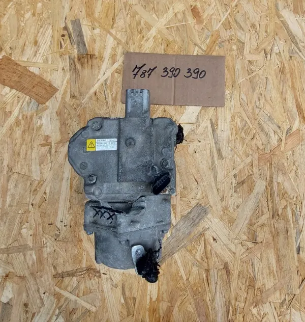 Compresseur A/C Toyota OEM 042200-1350 pour Yaris III image 2