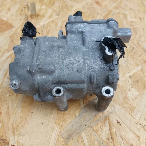 Compresseur A/C Toyota OEM 042200-1350 pour Yaris III image 3
