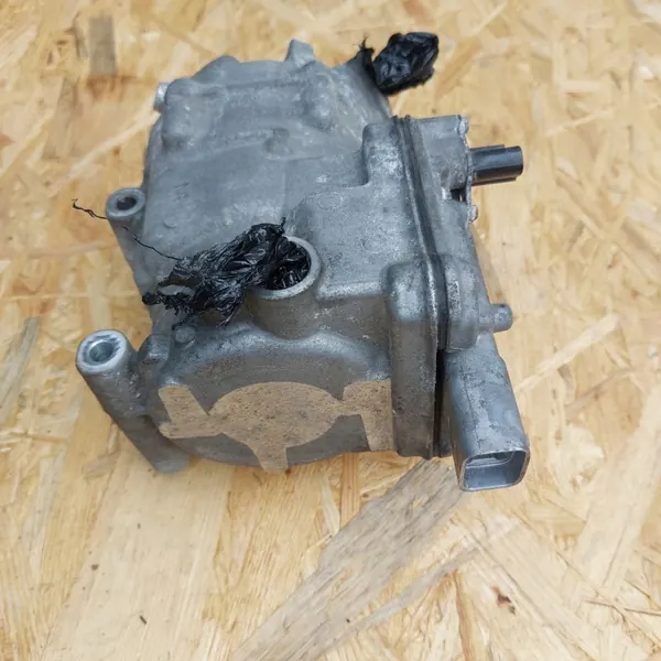 Compresseur A/C Toyota OEM 042200-1350 pour Yaris III image 4