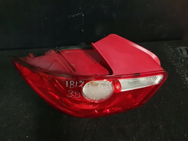 SEAT Luz Trasera Izquierda 6J3 945 095 F image 2