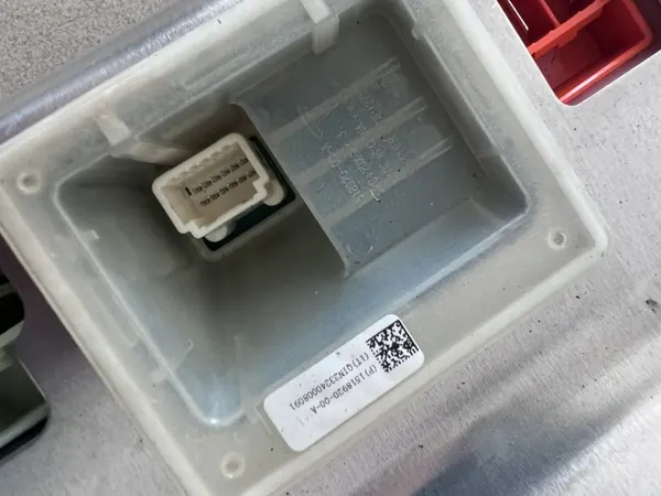 TESLA Y 3 Acculader Europa - Gebruikt, Lage Kilometerstand image 4