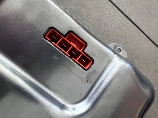 TESLA Y 3 Acculader Europa - Gebruikt, Lage Kilometerstand image 5