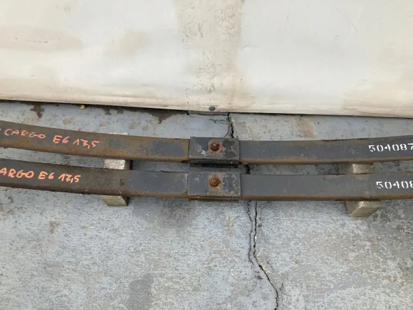 Ressort à lames simple avant OEM 504087351Q Iveco image 3