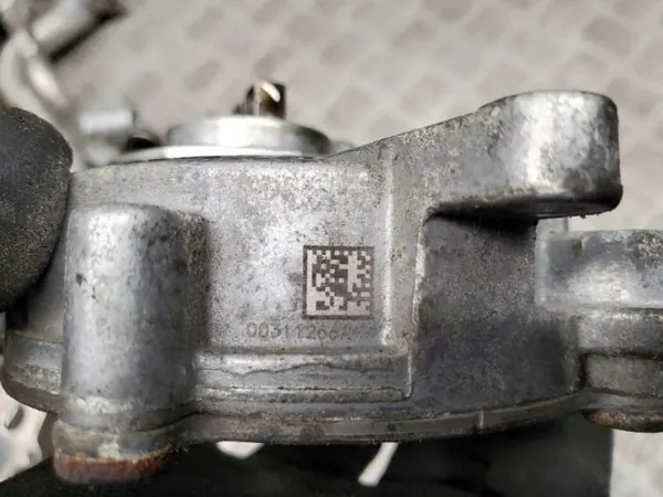 Bomba de vácuo Audi OE 06M145100L - Usada image 3