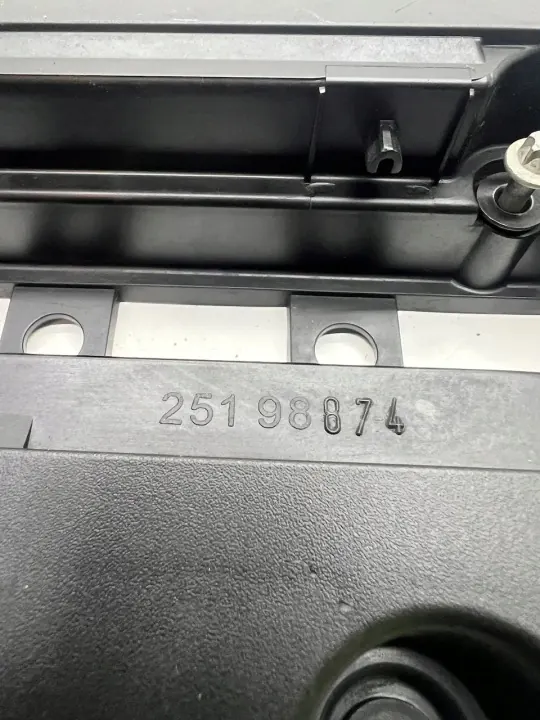 Couvercle de suiveur de came OEM 55561426 Opel Astra J image 10