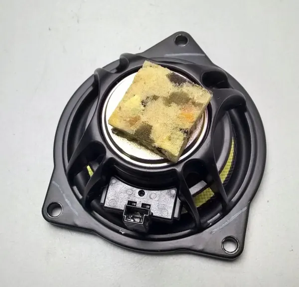 Altavoz Maserati OE 670002145 - Pieza usada OEM image 4