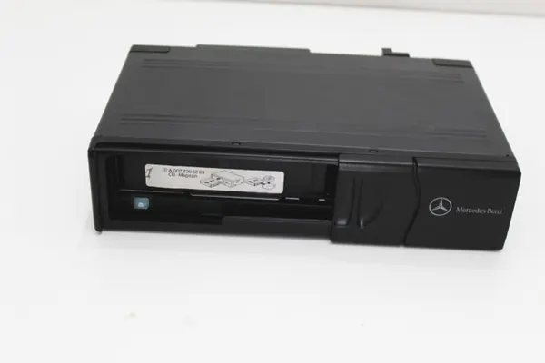 Cambiador CD con cargador OEM A2038209089 usado image 4