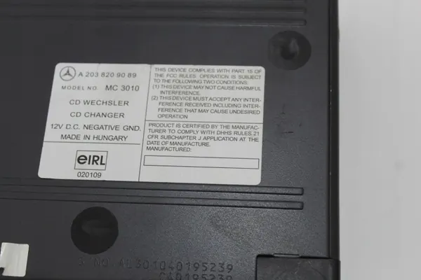 Cambiador CD con cargador OEM A2038209089 usado image 6