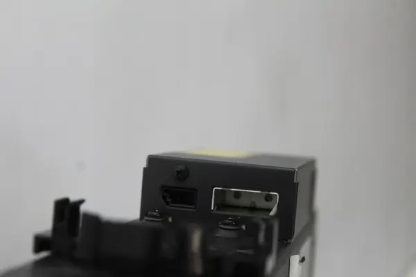 Cambiador CD con cargador OEM A2038209089 usado image 8