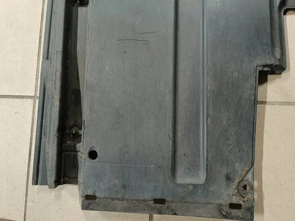 Underbodsskydd Vänster Audi A4 B8 1.8 TFSI image 2