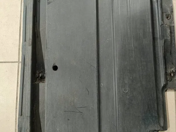 Underbodsskydd Vänster Audi A4 B8 1.8 TFSI image 3