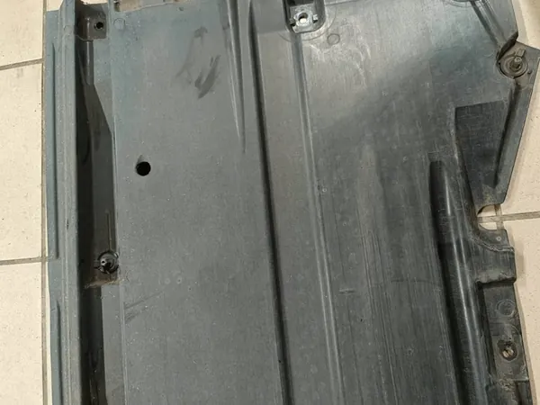 Underbodsskydd Vänster Audi A4 B8 1.8 TFSI image 4