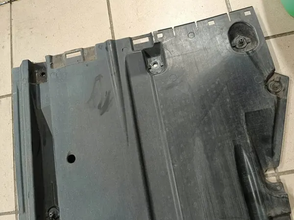 Underbodsskydd Vänster Audi A4 B8 1.8 TFSI image 5