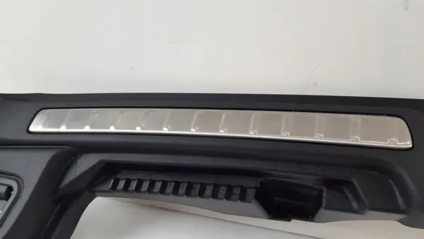 Volvo V60 II Capa Cinto Traseiro OEM 32239847 image 5