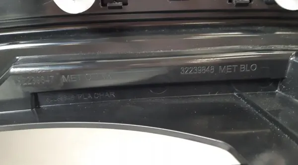 Volvo V60 II Capa Cinto Traseiro OEM 32239847 image 8
