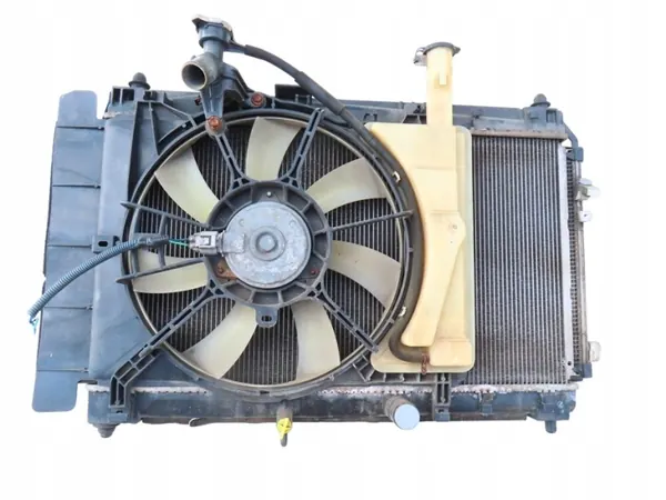 Radiator met ventilator OEM 422133-3593 Toyota Yaris image 2