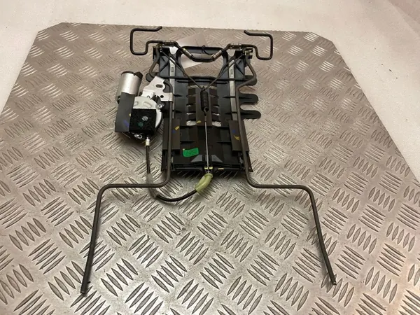 Lexus RX 450H Istuimen säätömoottori OEM 7275048060 image 2