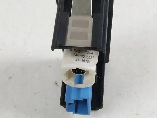 USB-portti OEM A4478200087 Mercedes-Benz 2.14L Dieselille image 3