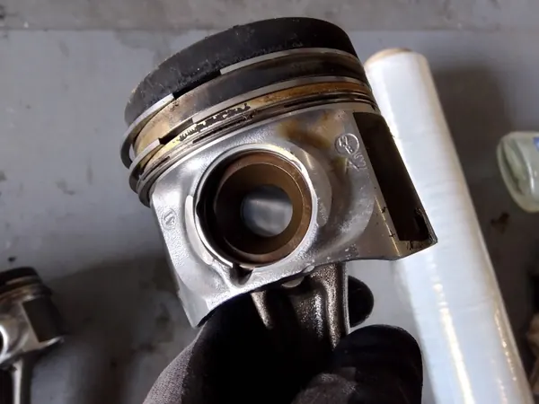 Pistón + Biela OEM CCWA para Audi 3.0 TDI image 3