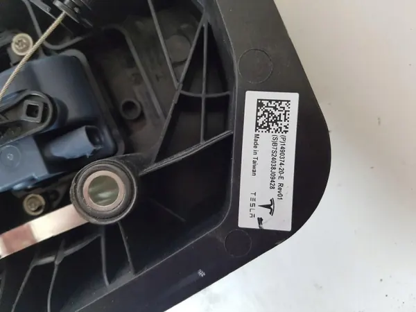 Tesla 1490374-20-E Ladeanschluss OEM image 4