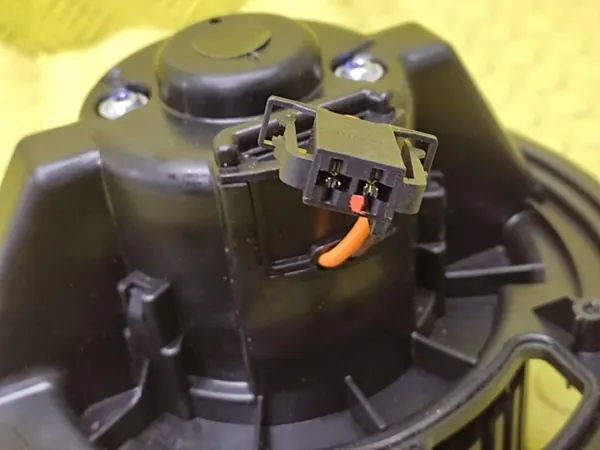 BMW 1 E87 Ventilador de ar 64119144200 image 2