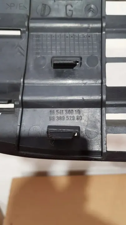 Rejilla de ventilación delantera OEM 9638951480 Citroen Xsara Picasso image 4