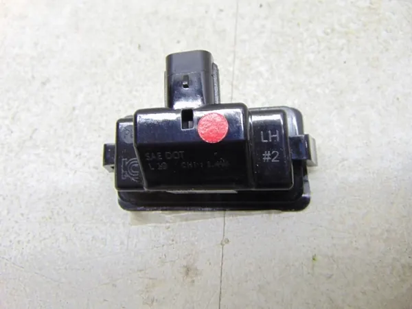 Genesis OEM 92501-D2 Heck-Kennzeichenbeleuchtung image 5