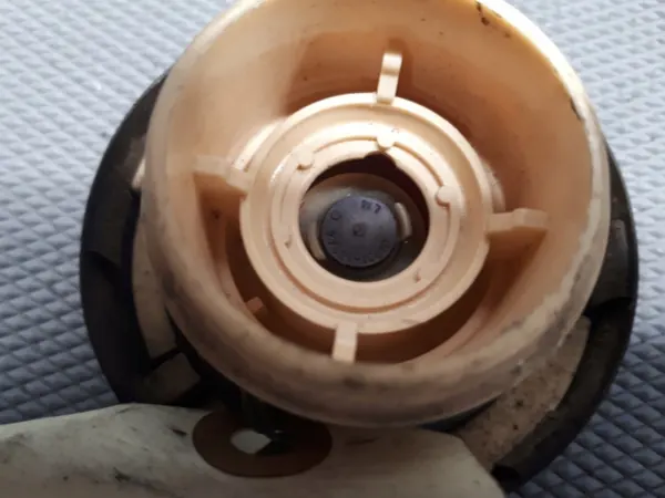OEM 77321-16010 bränslelock för Mitsubishi Carisma image 3