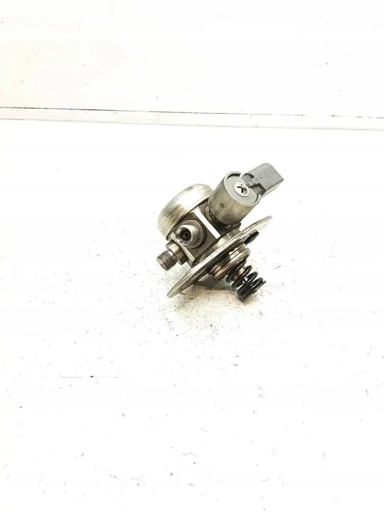 Hogedruk brandstofpomp BMW F10 F20 F30 7584461 image 3