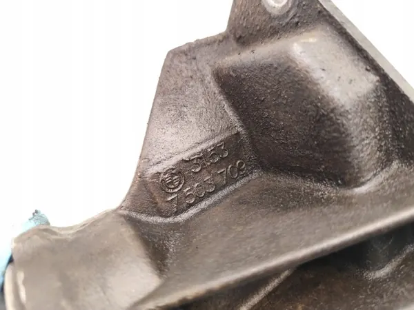 Land Rover Vetoakselin laakerituki OEM 7503709 image 7