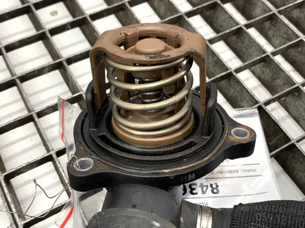 Tuyau d'eau OEM 059121111AA pour Audi A5 8T 3.0 240CH image 3
