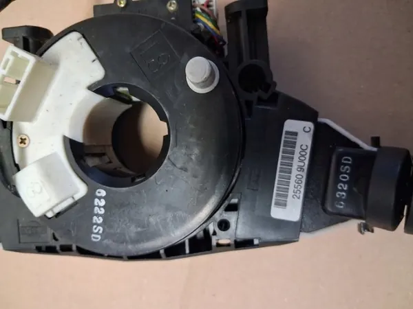 Interrupteur Nissan Note E11 OEM 255609U00C - Occasion image 5