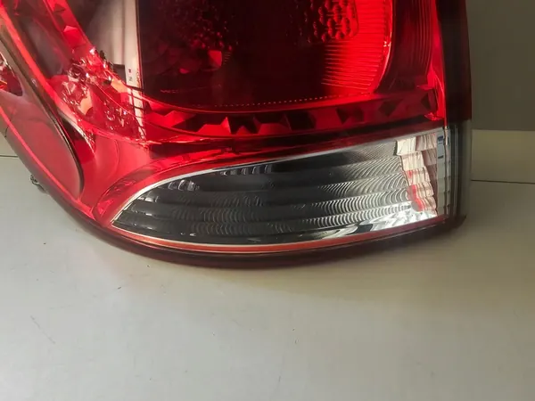 Luz trasera izquierda Chevrolet Cruze Kombi image 4