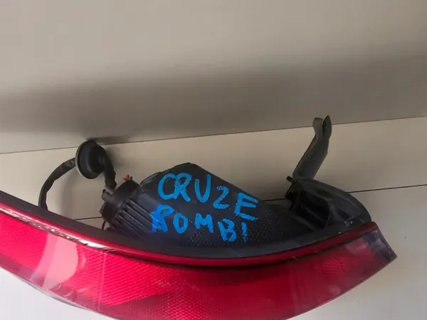 Luz trasera izquierda Chevrolet Cruze Kombi image 6