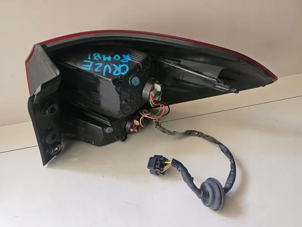 Luz trasera izquierda Chevrolet Cruze Kombi image 7