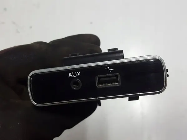 Fiat 500X USB-aansluiting OEM 735650649XAUTOPX image 2