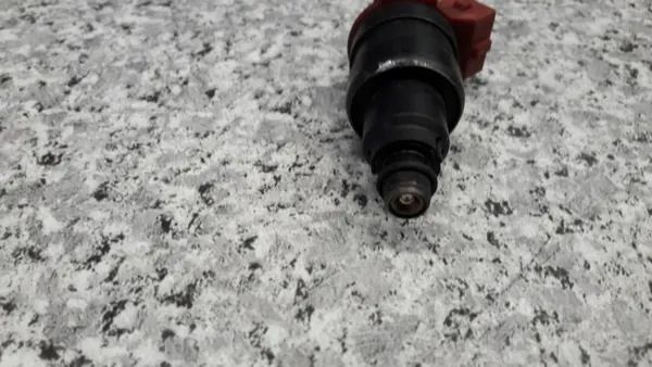 Opel Omega C 1.8 Injector image 2