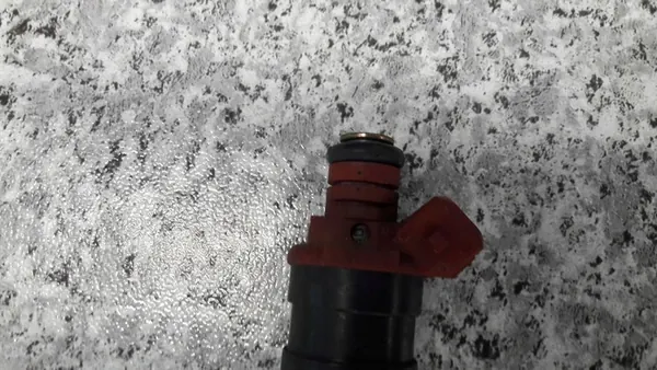 Opel Omega C 1.8 Injector image 3