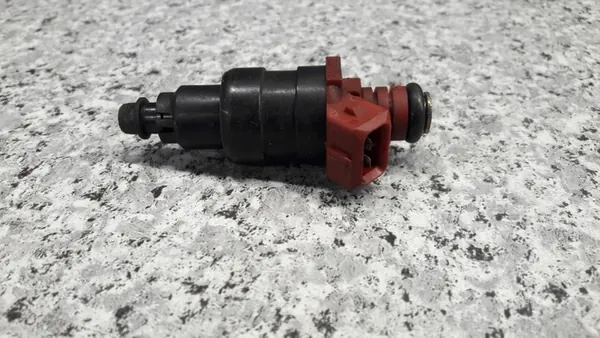 Opel Omega C 1.8 Injector image 4