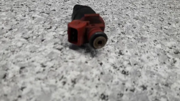 Opel Omega C 1.8 Injector image 5