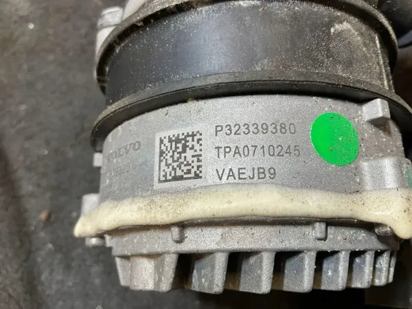 Moteur de Circulation d'Eau Volvo OEM P32339380 Occasion image 3