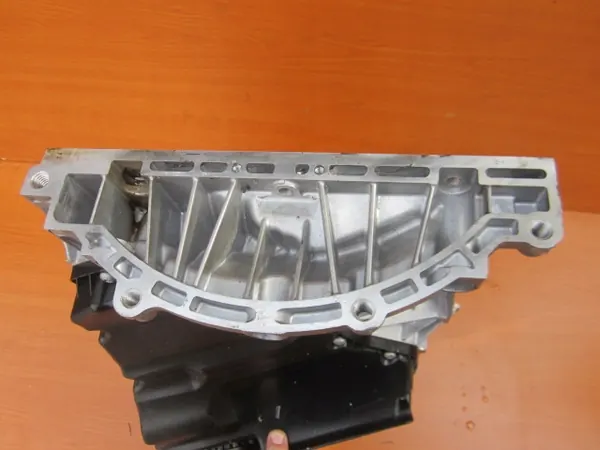 VW AUDI A4 A6 2.0 TSI TFSI Oljetank 06L103603BP image 7